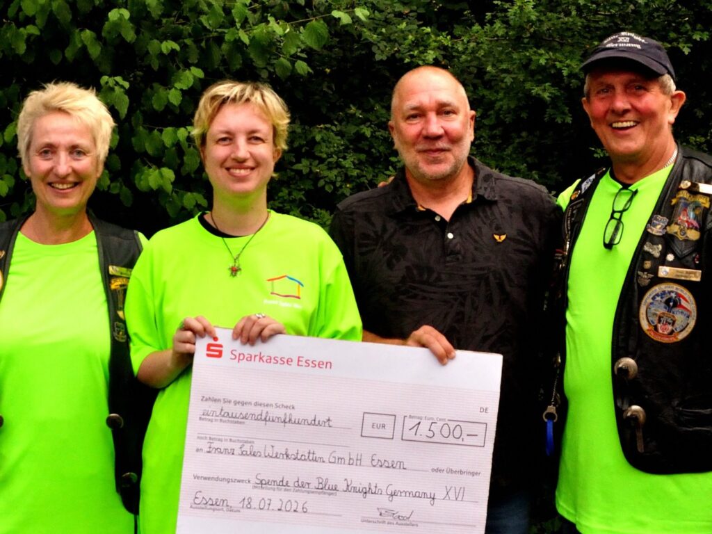 Der Spendenscheck über 1.500 Euro