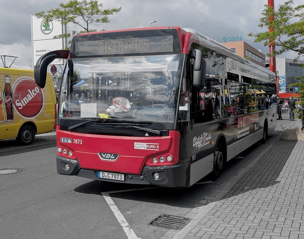 Der Biker4Kids-Bus beim Motorradkorso in D&uuml;sseldorf
