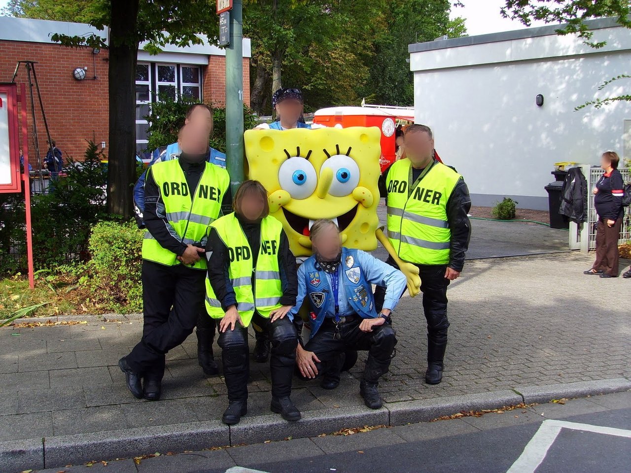 Ordner mit einem SpongeBob-Maskottchen, 2008